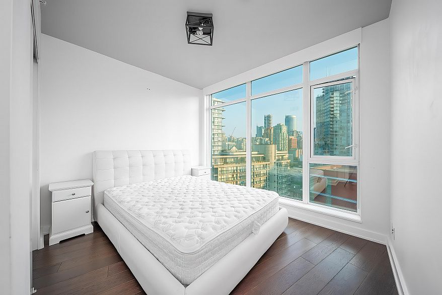 1805 1372 Seymour Street