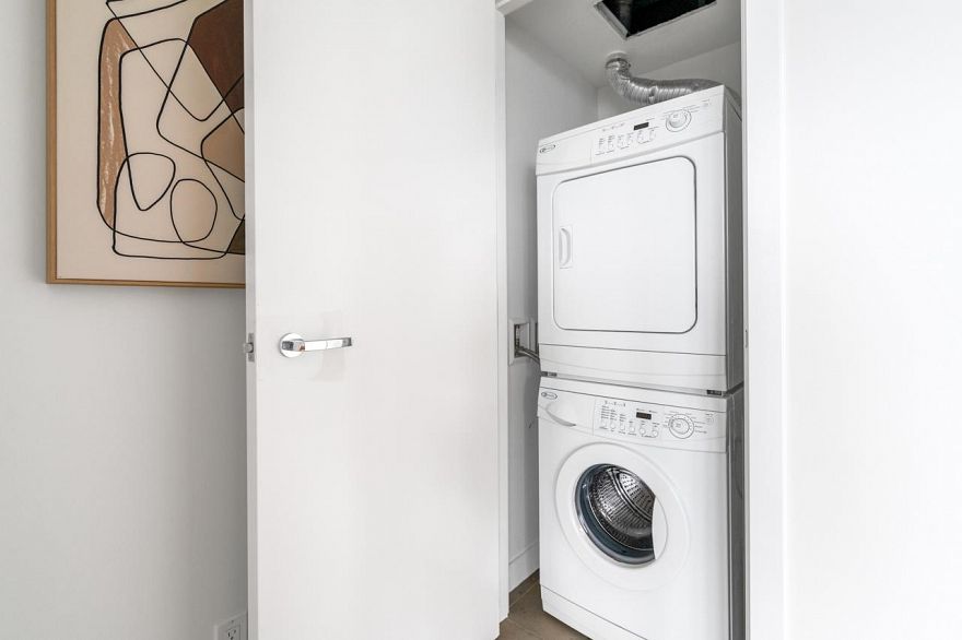 3105 1028 Barclay Street