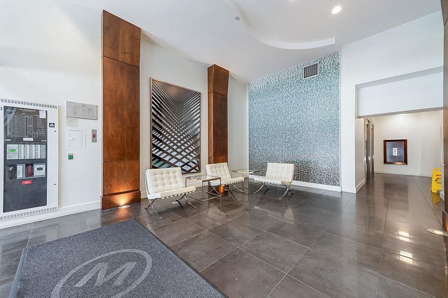 2002 989 Richards Street