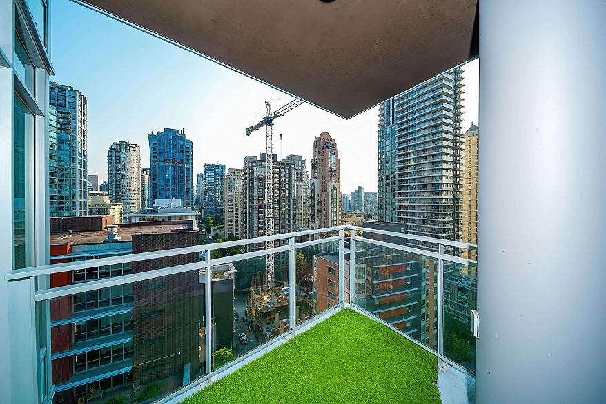 1805 1372 Seymour Street