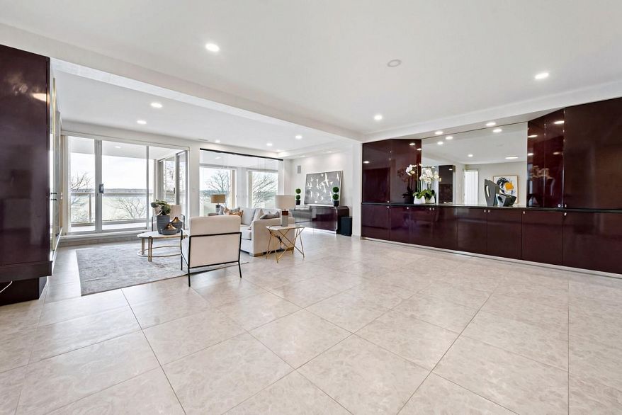 401 2015 BEACH AVENUE, Vancouver BC V6G 1Z3