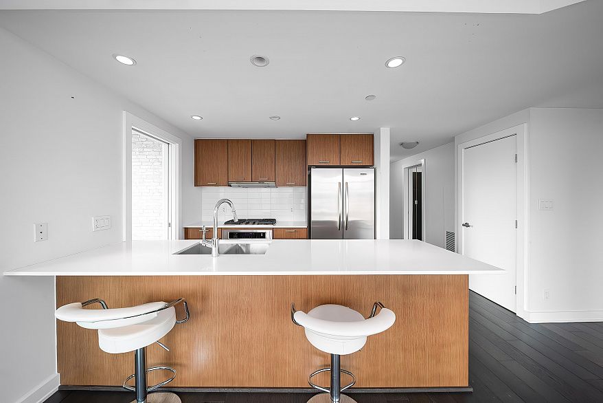 1805 1372 Seymour Street