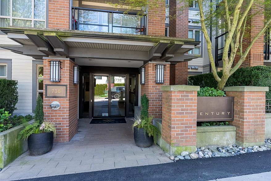 116 738 E 29th Avenue