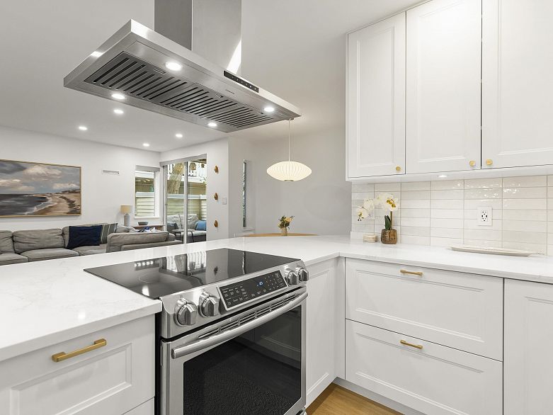 116 1890 W 6th Avenue