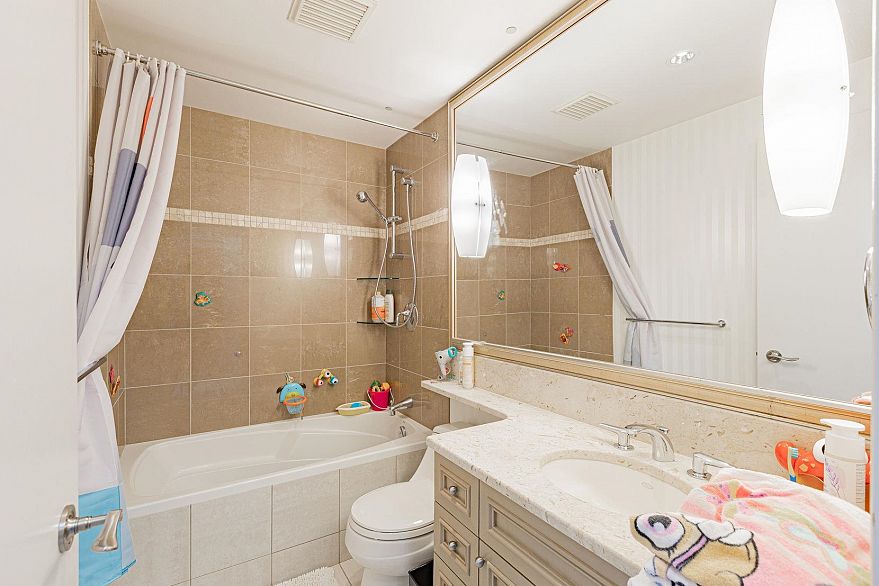 2302 323 Jervis Street