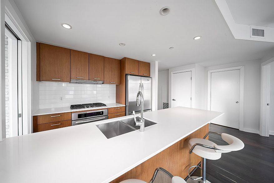 1805 1372 Seymour Street