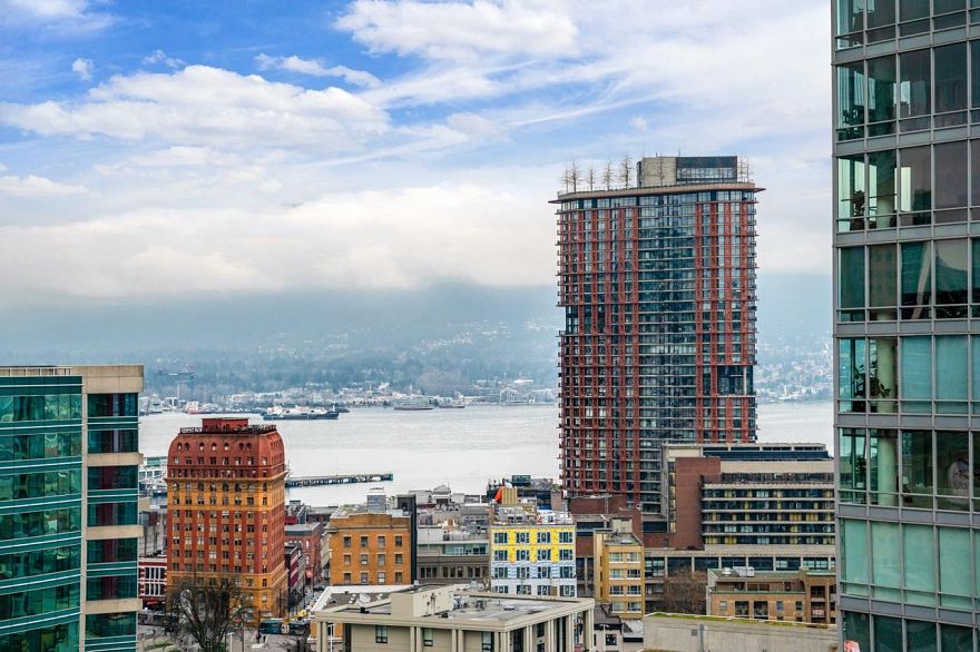 2307 668 Citadel Parade