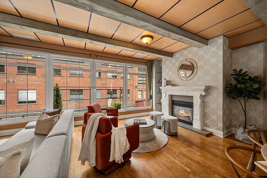 301 1155 Mainland Street