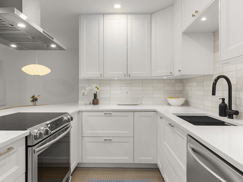 116 1890 W 6th Avenue