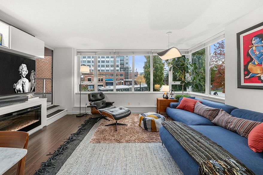 211 445 W 2nd Avenue