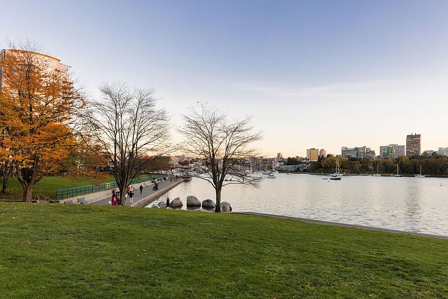 2101 388 Drake Street