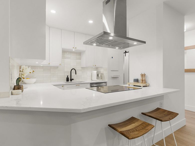 116 1890 W 6th Avenue