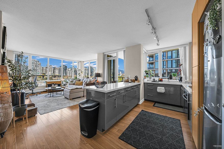 703 1833 Crowe Street