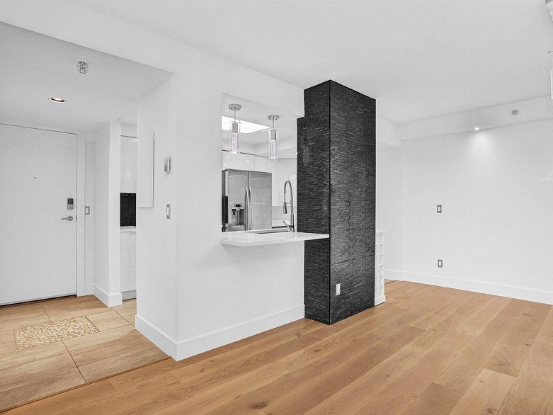 802 1318 Homer Street