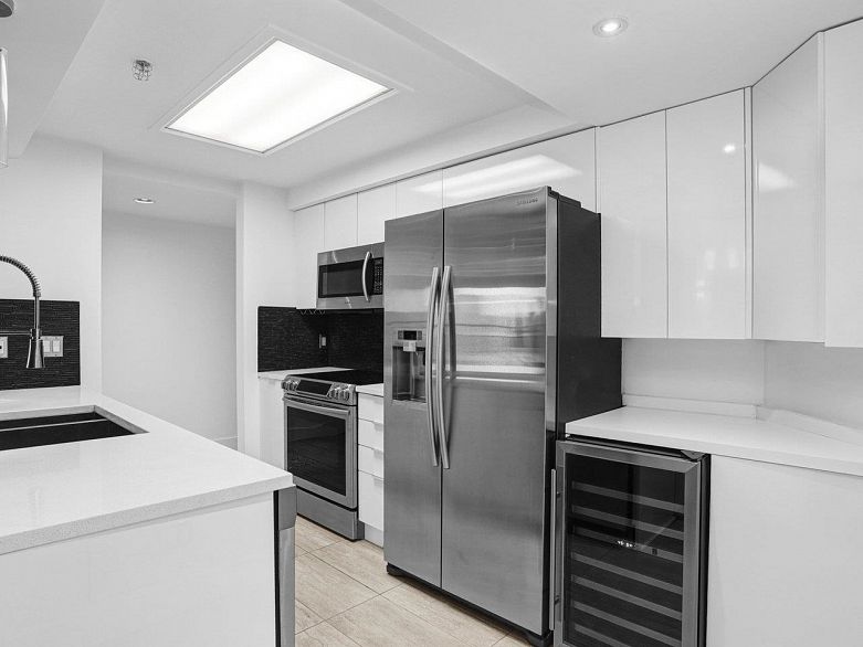 802 1318 Homer Street