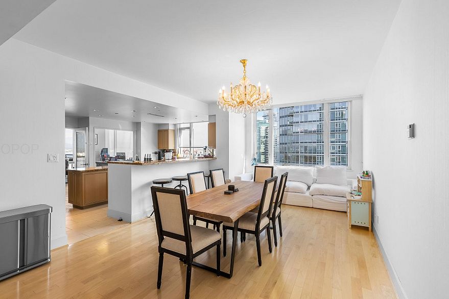 2302 323 Jervis Street