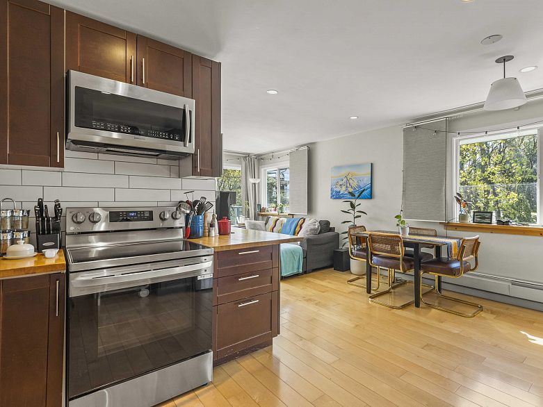 12 2223 Prince Edward Street