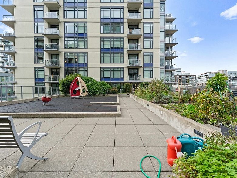 1006 108 W 1st Avenue