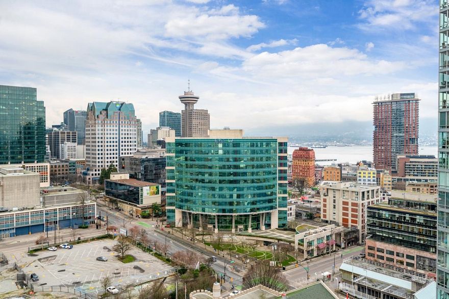 2307 668 Citadel Parade