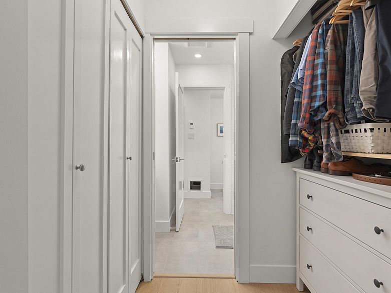 116 1890 W 6th Avenue