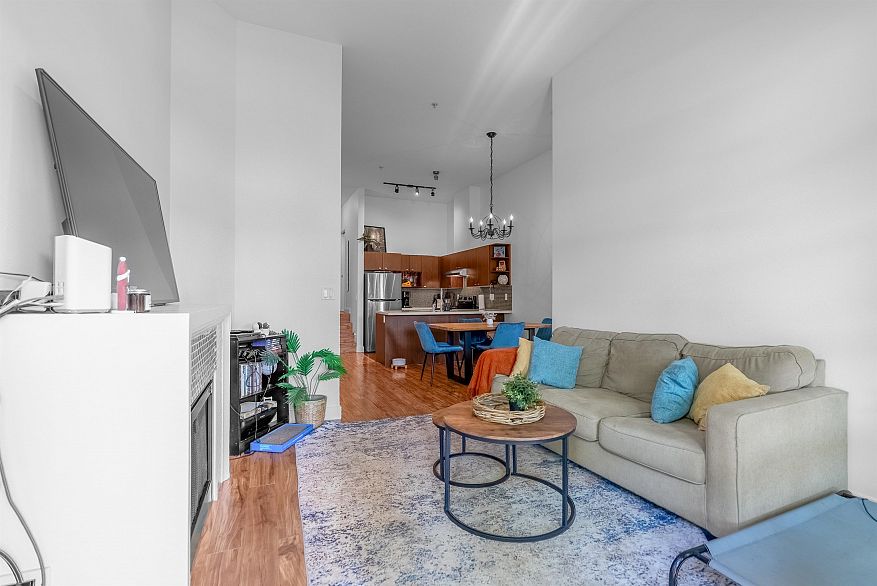 116 738 E 29th Avenue