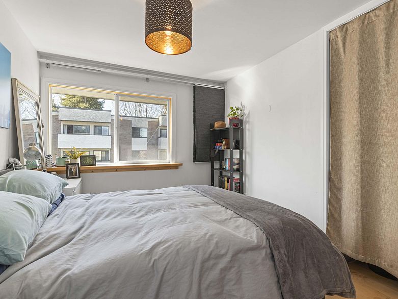 12 2223 Prince Edward Street