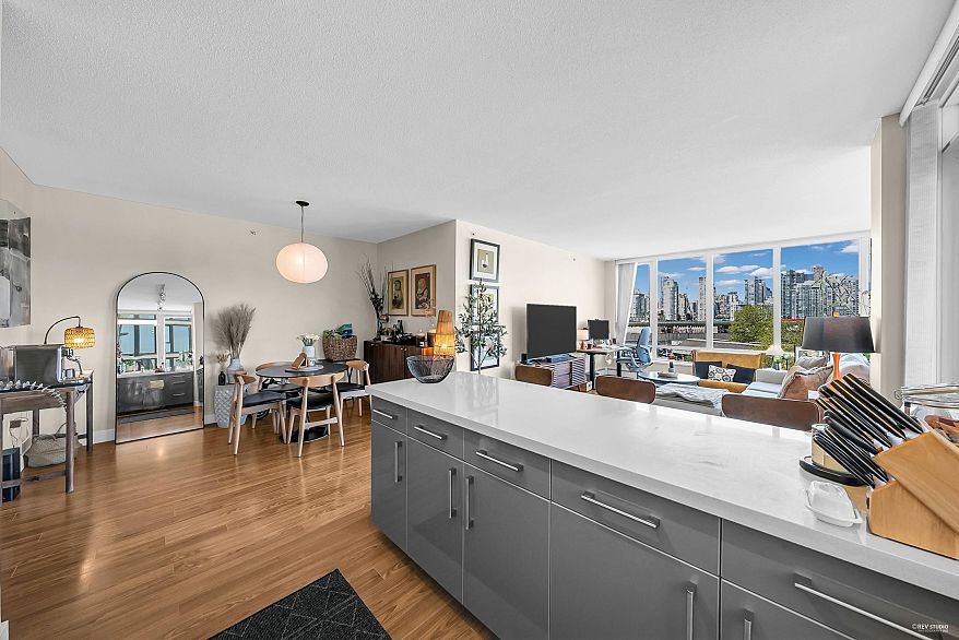 703 1833 Crowe Street