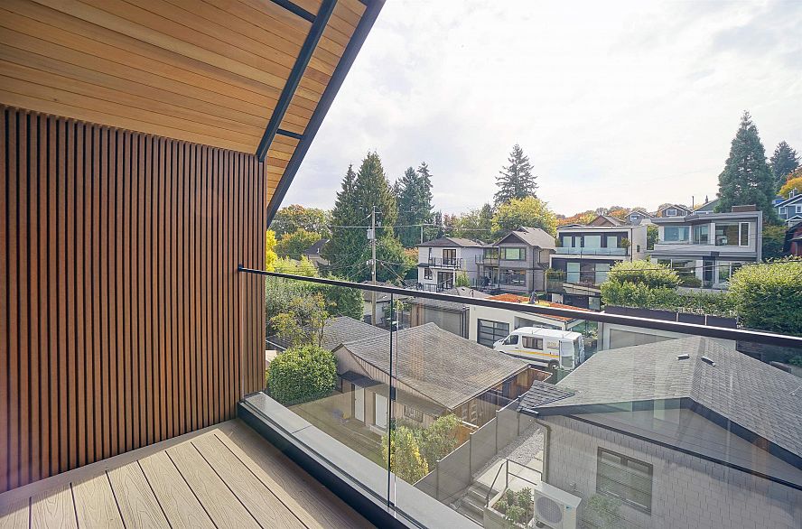 2 3460 W 14th Avenue