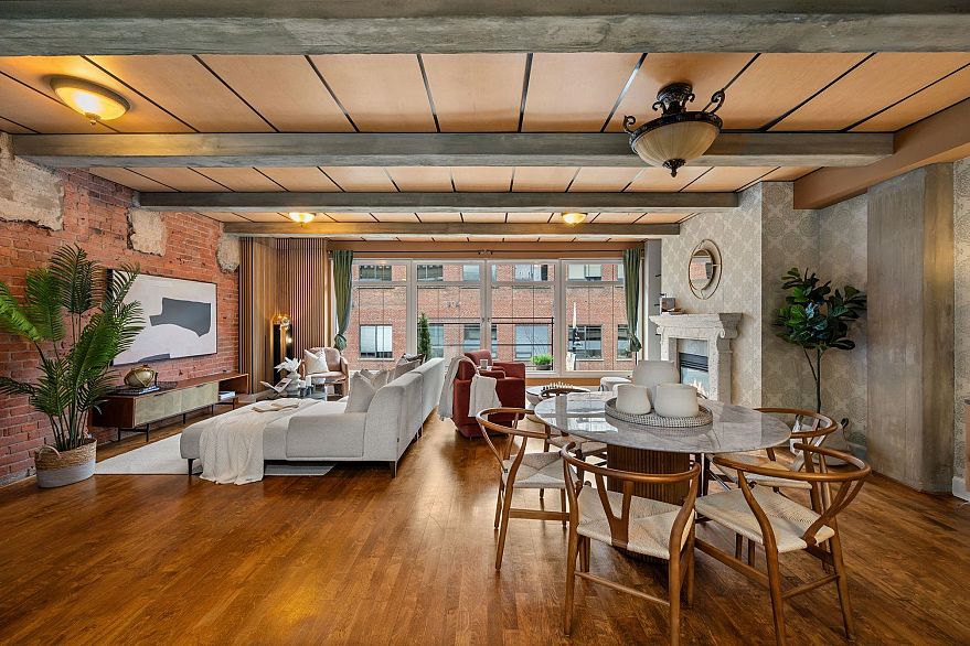 301 1155 Mainland Street