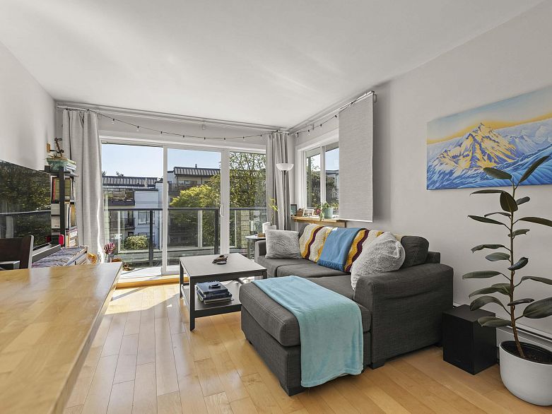 12 2223 Prince Edward Street