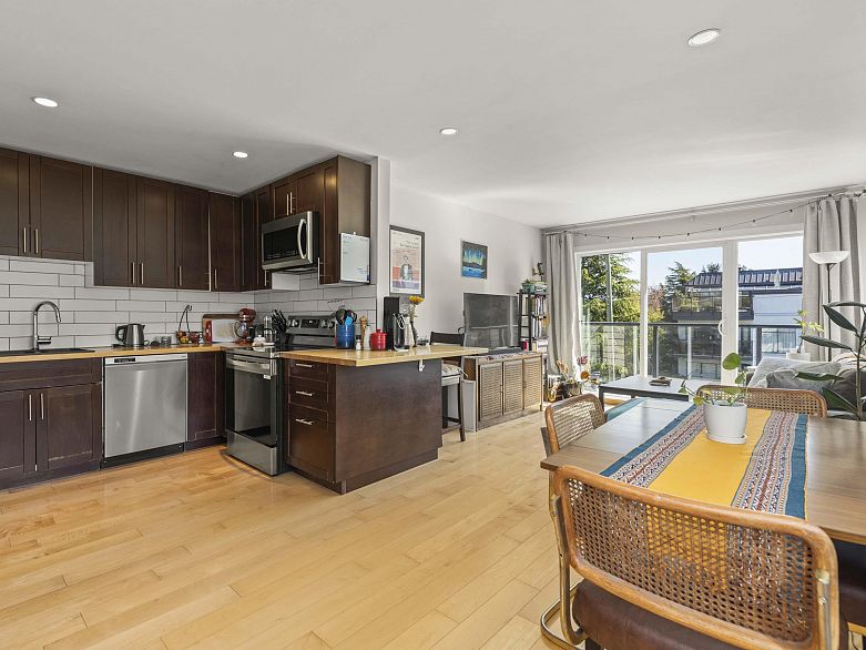 12 2223 Prince Edward Street