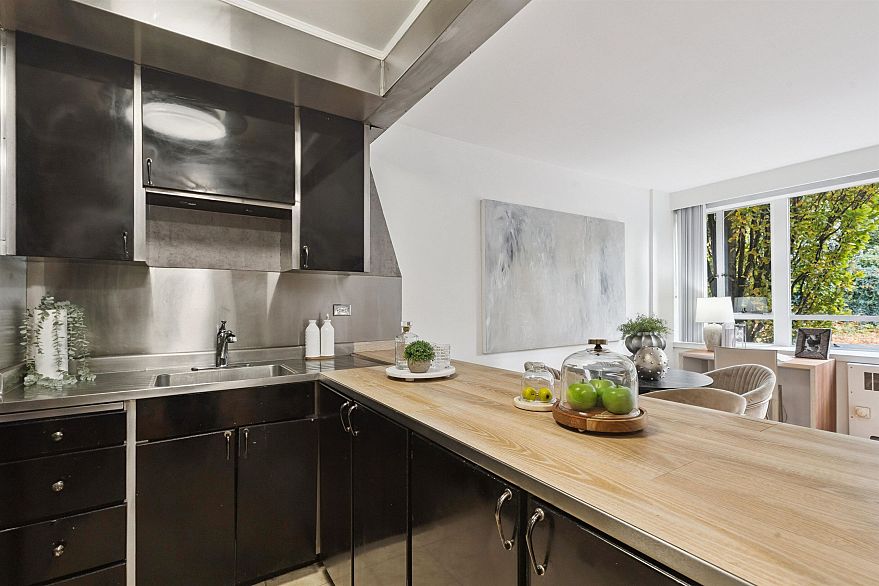 315 1445 Marpole Avenue