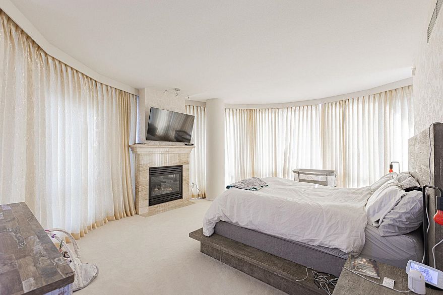 2302 323 Jervis Street