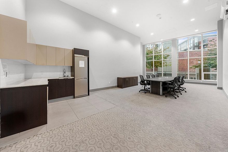 211 445 W 2nd Avenue