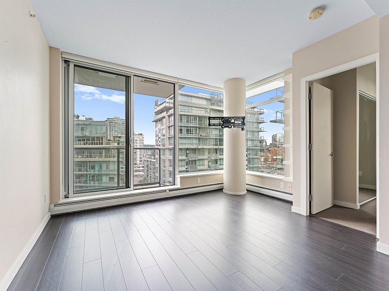 1006 108 W 1st Avenue