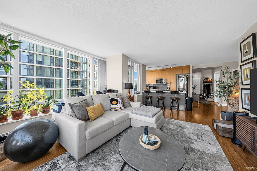 703 1833 Crowe Street