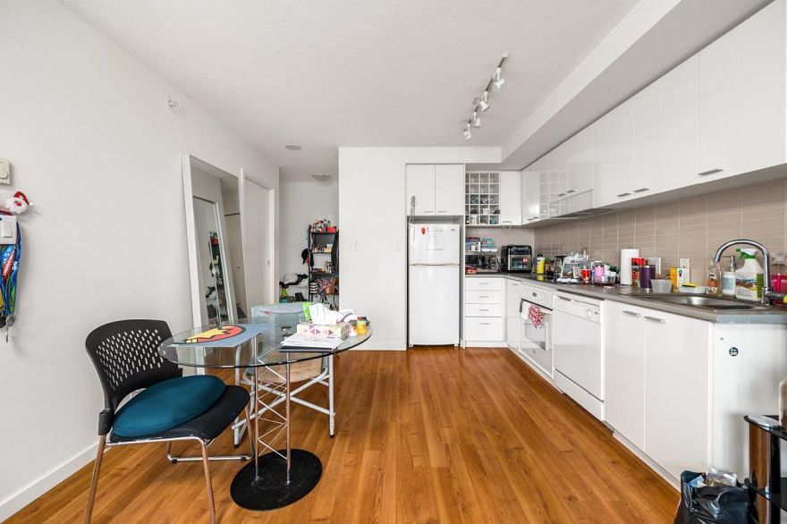 2307 668 Citadel Parade