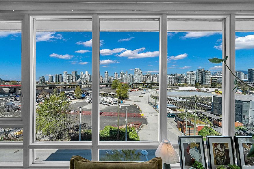 703 1833 Crowe Street