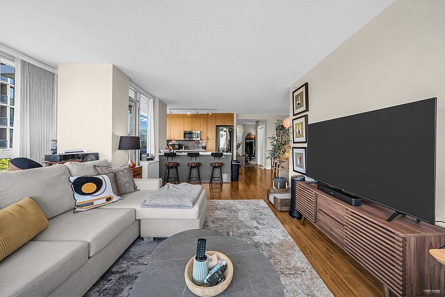 703 1833 Crowe Street