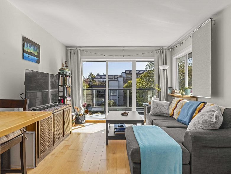 12 2223 Prince Edward Street