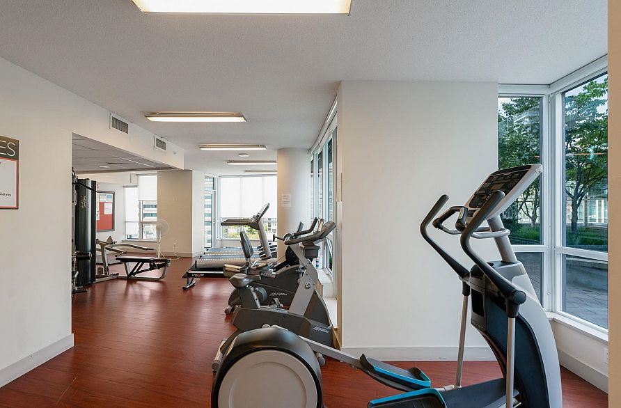 714 833 Seymour Street