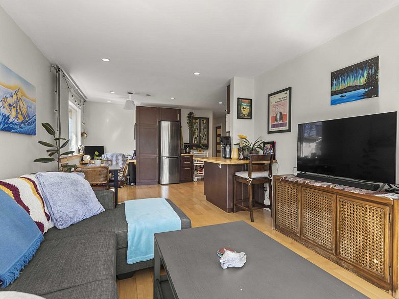 12 2223 Prince Edward Street