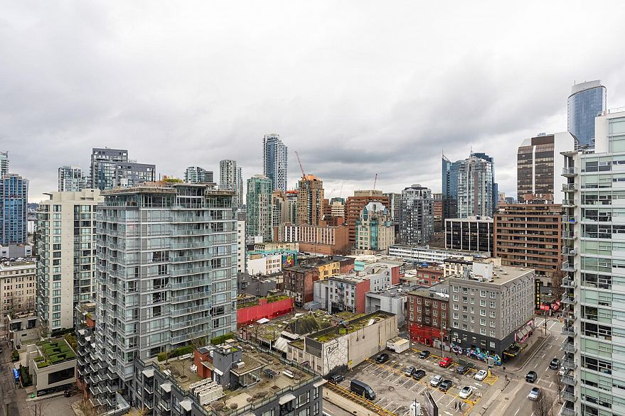 2002 989 Richards Street