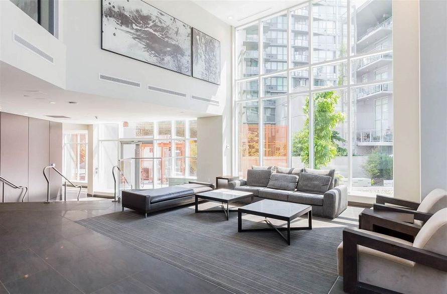 1805 1372 Seymour Street