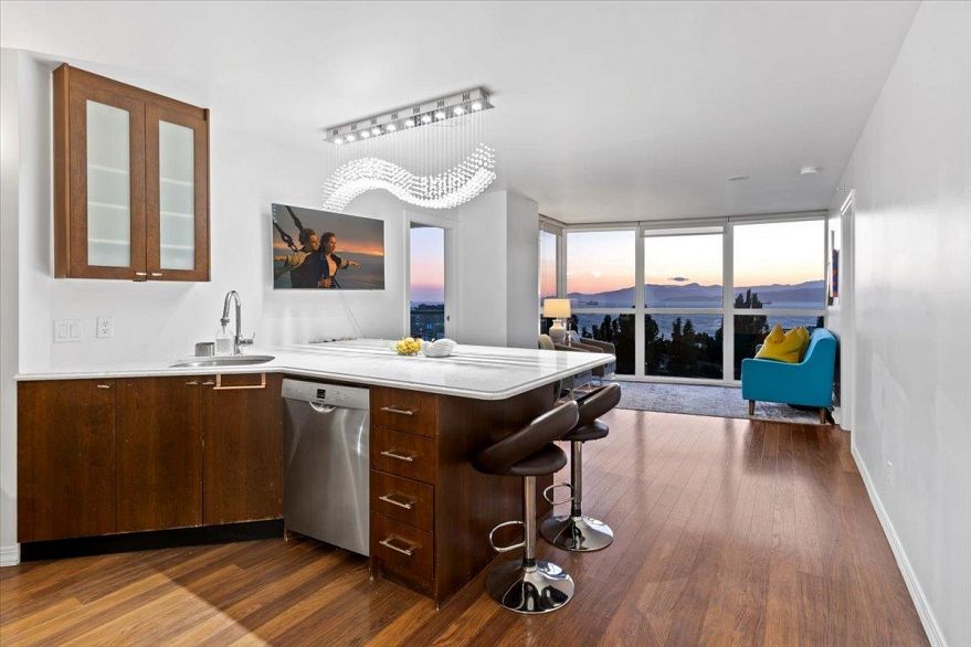 1401 907 Beach Avenue