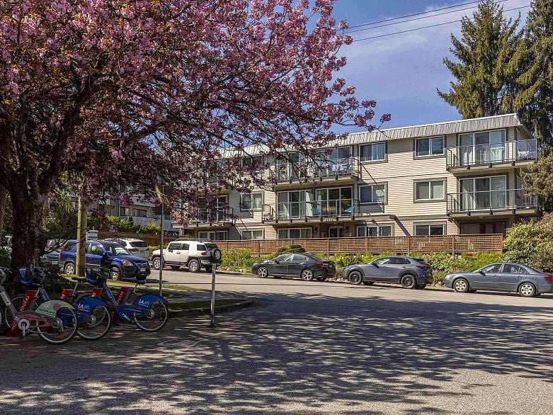 12 2223 Prince Edward Street