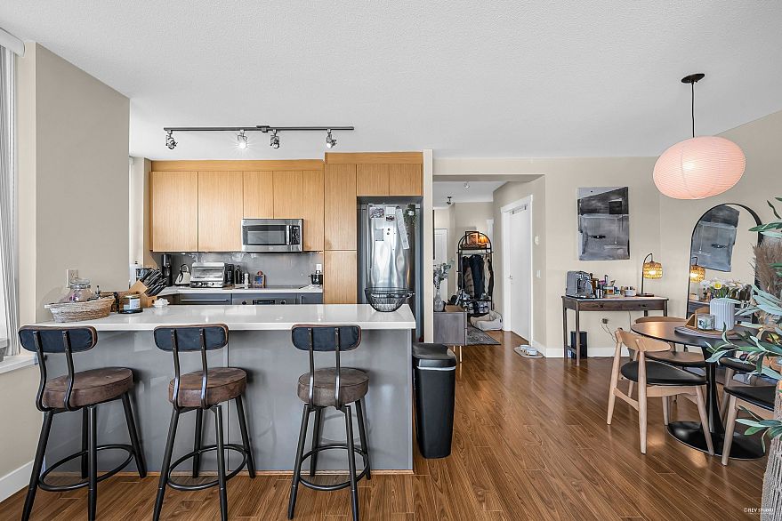 703 1833 Crowe Street