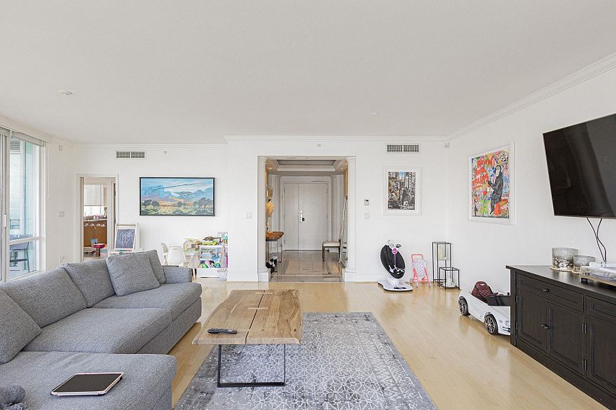 2302 323 Jervis Street