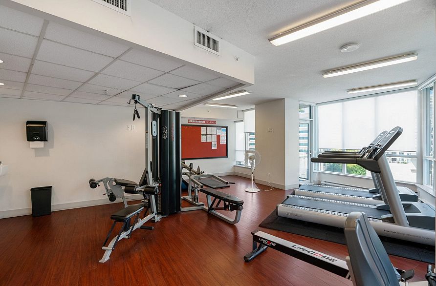 714 833 Seymour Street