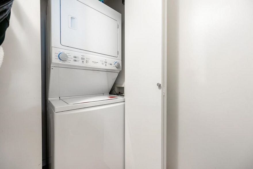 2307 668 Citadel Parade